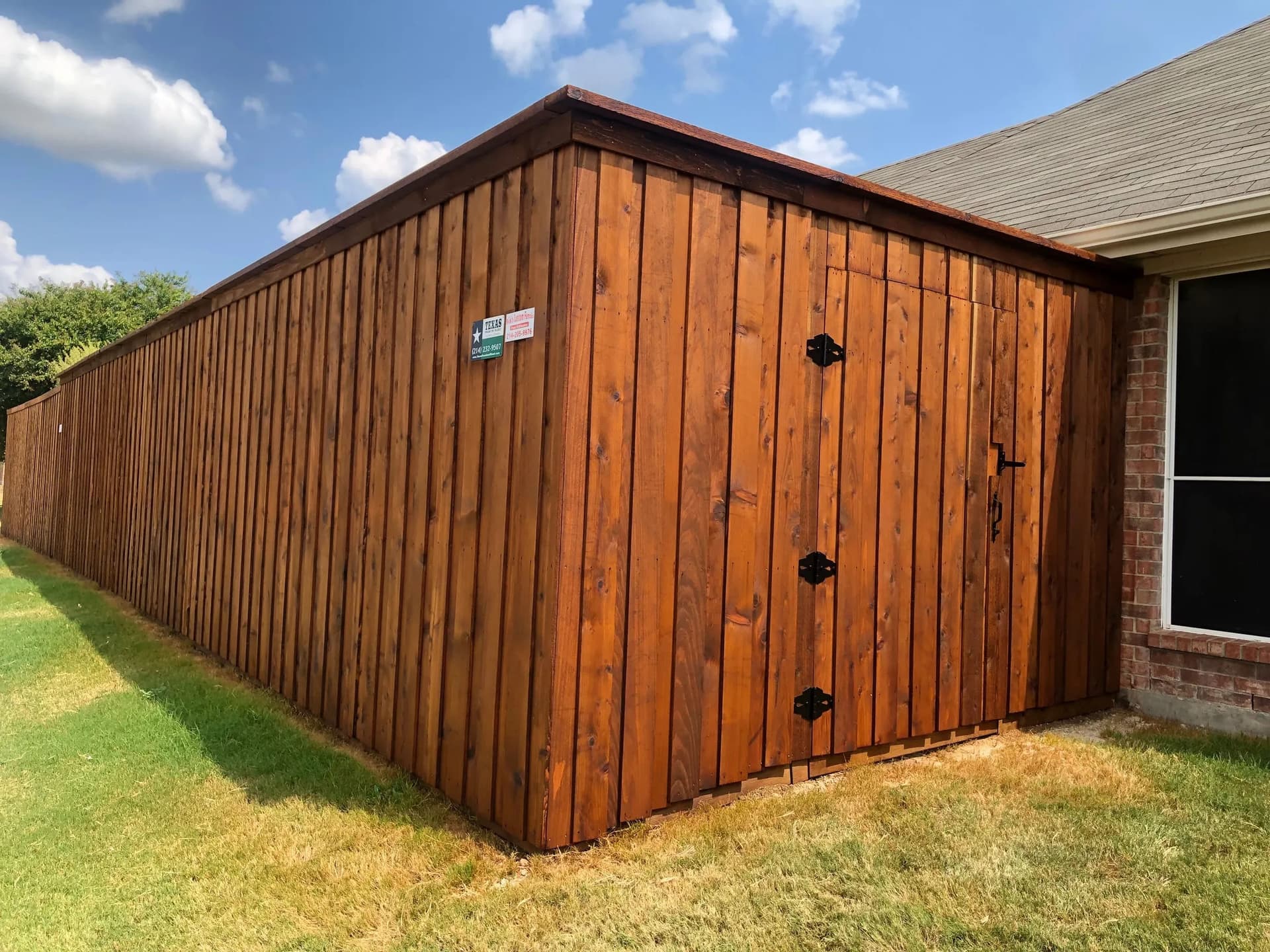 Gallery photos for Revitalize Your Fence with Stunning Staining: Image #4