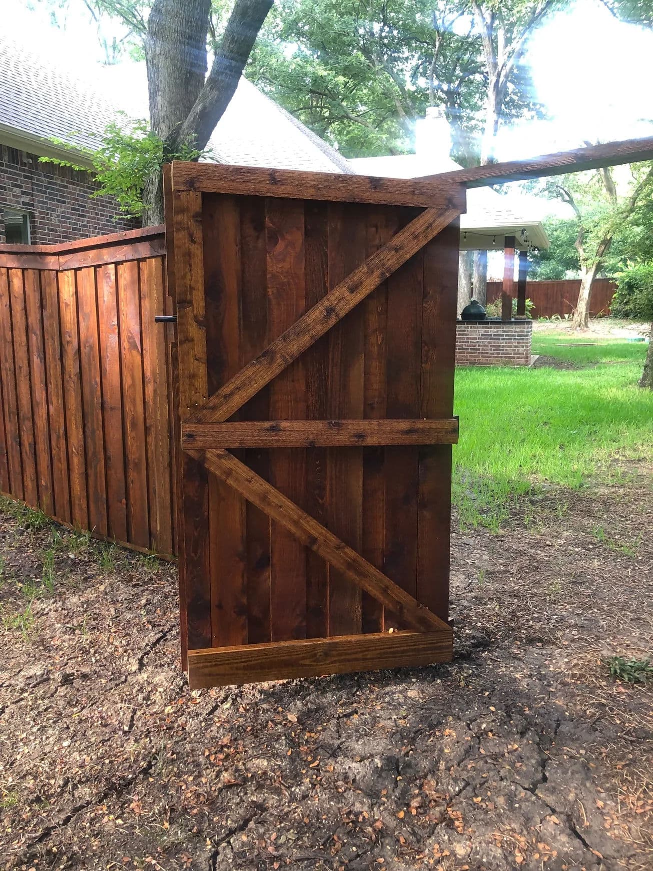 Gallery photos for Revitalize Your Fence with Stunning Staining: Image #2