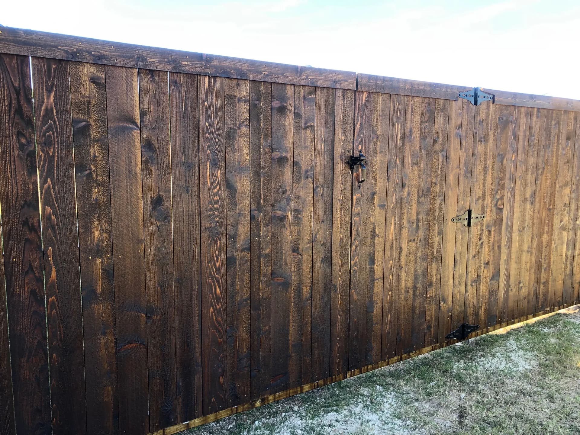 Gallery photos for Revitalize Your Fence with Stunning Staining: Image #5