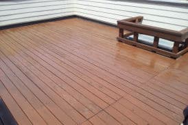 Stunning Deck Transformations with Expert Staining image
